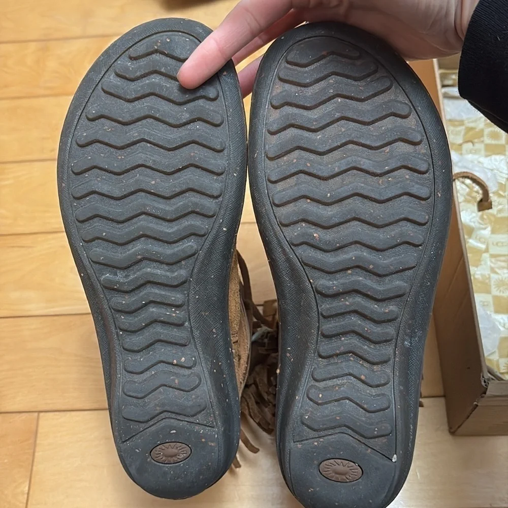 UGG AUSTRALIA “Gaviota” boots in tan